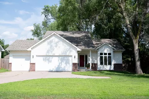 2321 Long Lake Rd, New Brighton, MN 55112