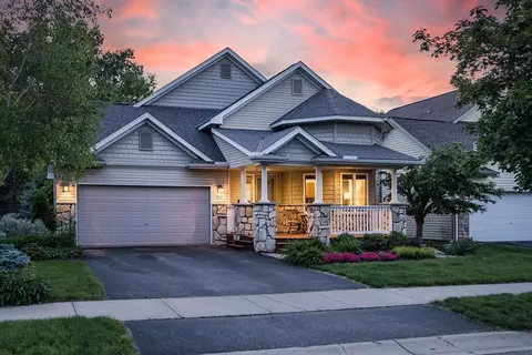 751 7th St, Chaska, MN 55318