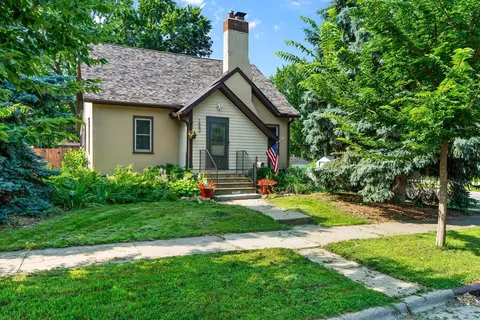 1662 4th St E, Saint Paul, MN 55106