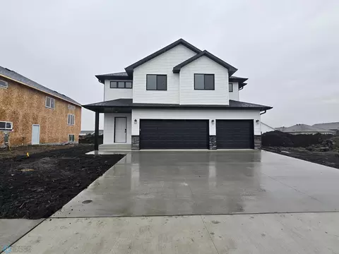5874 Ellis Dr W, West Fargo, ND 58078