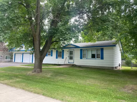 1300 Adams St S, Cambridge, MN 55008