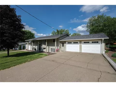 405 10th St SE, Waseca, MN 56093