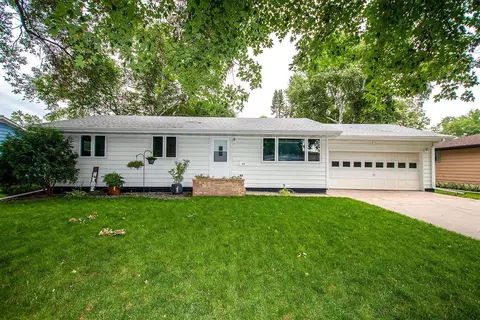 65 10th Ave NE, Hutchinson, MN 55350
