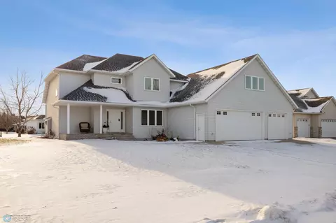 285 44th Ave S, Moorhead, MN 56560