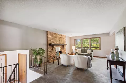 2634 Clearview Ave, Mounds View, MN 55112