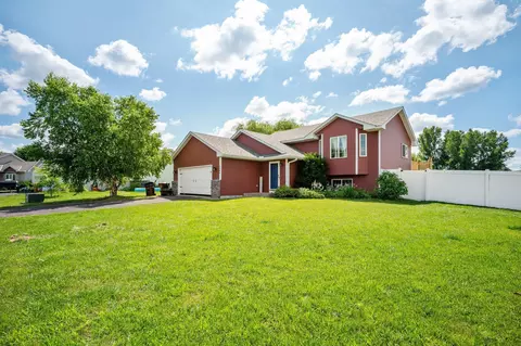 2306 Maple Ln, Buffalo, MN 55313