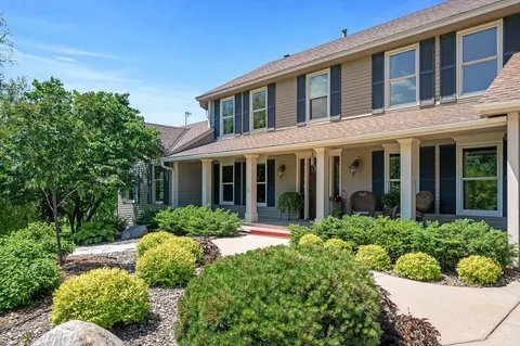 24710 Beard Ct, Lakeville, MN 55044