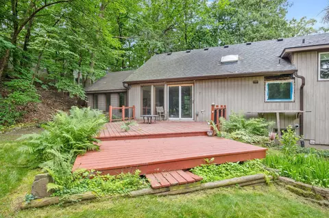 6381 Duck Lake Rd, Eden Prairie, MN 55346