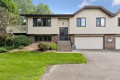 866 Sherwood Rd, Shoreview, MN 55126