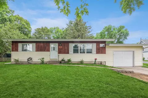 13234 Andrews Ave, Lindstrom, MN 55045