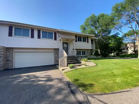 11819 Undercliff St NW, Coon Rapids, MN 55433