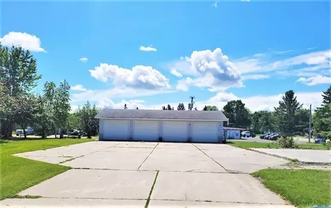 306 Alpha Pl, Roseau, MN 56751