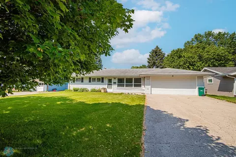 915 5th St S, Wahpeton, ND 58075