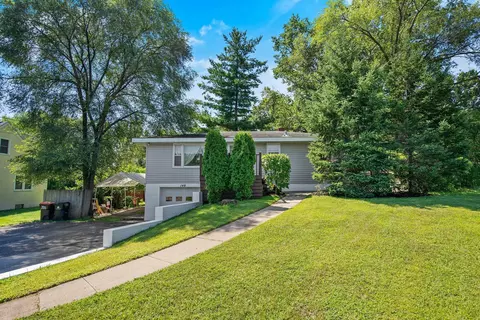 140 County Road B E, Maplewood, MN 55117