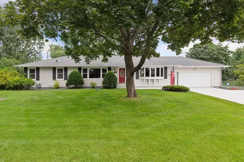 8431 Haeg Dr, Bloomington, MN 55431