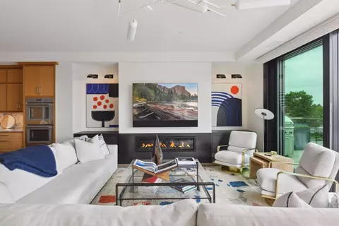 275 Lake St E #302, Wayzata, MN 55391