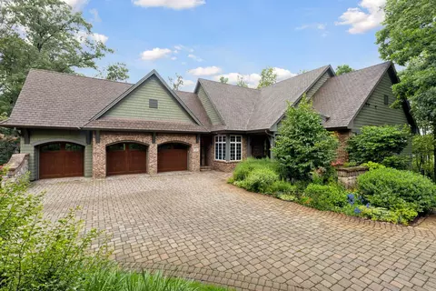29 Pine Rd, North Oaks, MN 55127