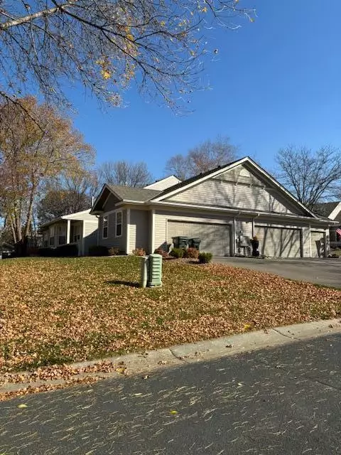 861 Ivy Ln, Eagan, MN 55123