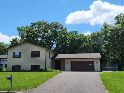 780 Greenhaven Dr, Vadnais Heights, MN 55127