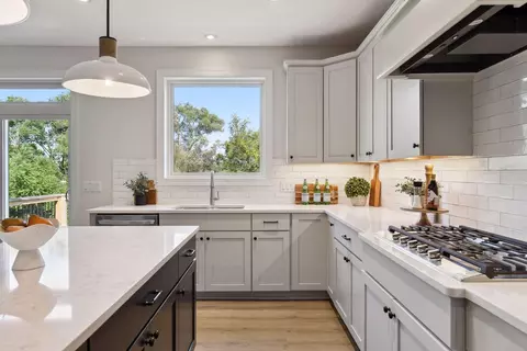Kitchen - 4367 Hawks Pt, Minnetrista, MN 55331 photo 5 of 6