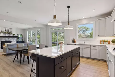 Kitchen - 4367 Hawks Pt, Minnetrista, MN 55331 photo 4 of 6