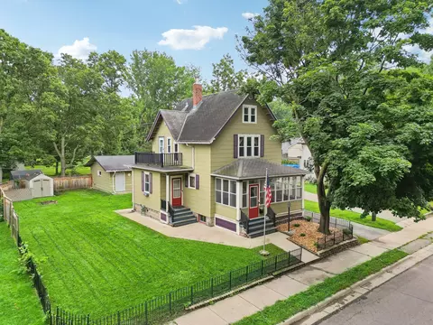 15 7th Ave SW, Faribault, MN 55021