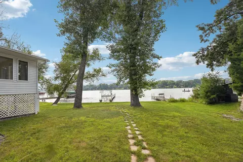 515 Heinel Dr, Roseville, MN 55113