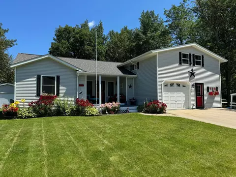 710 6th Ave NE, Roseau, MN 56751