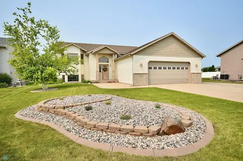 4374 45th Ave S, Fargo, ND 58104