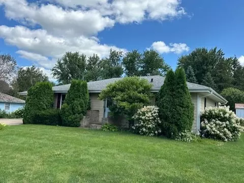 838 Des Moines Dr, Windom, MN 56101 photo 2