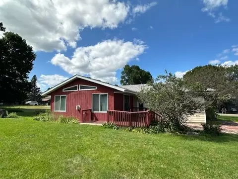 838 Des Moines Dr, Windom, MN 56101 photo 5