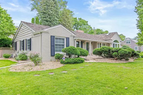 5273 Lochloy Dr, Edina, MN 55436