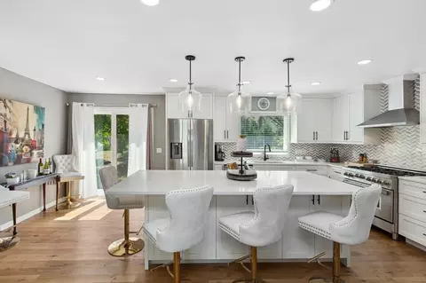 5025 Valley View Rd, Edina, MN 55436