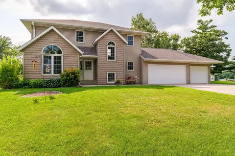 1090 Keith St SW, Hutchinson, MN 55350