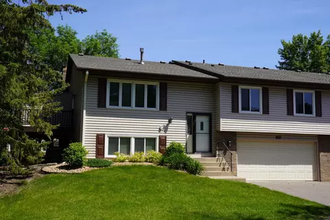 9400 Kingsview Ln N, Maple Grove, MN 55369