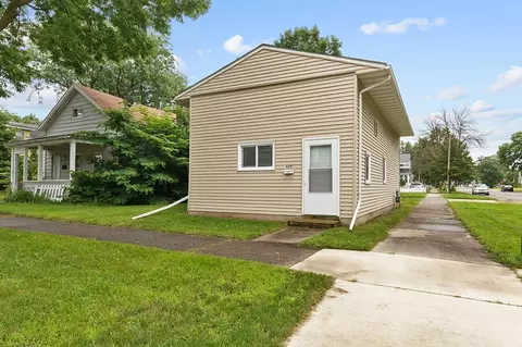 629 6th St NW, Faribault, MN 55021