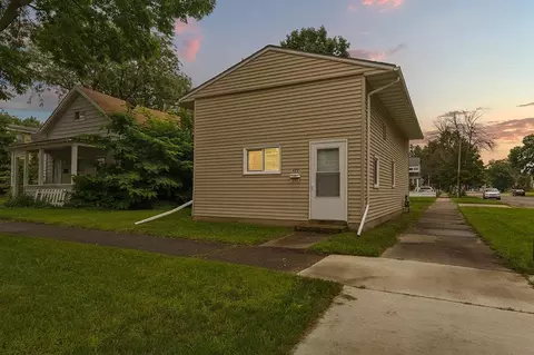 629 6th St NW, Faribault, MN 55021 photo 2