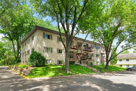 1620 Charlton St #210, West Saint Paul, MN 55118