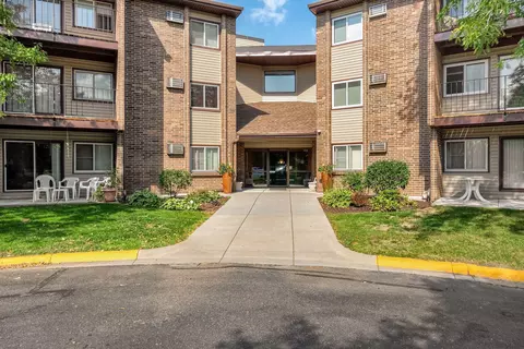 3425 Golfview Dr #322, Eagan, MN 55123