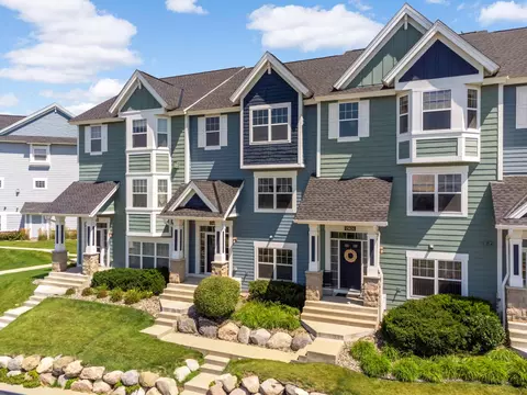 15622 Cobblestone Lake Pkwy, Apple Valley, MN 55124