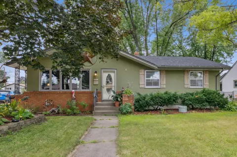 121 Poplar St W, South Saint Paul, MN 55075