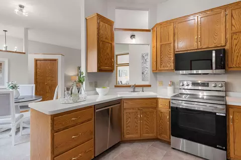 15064 Everleigh Cir, Rosemount, MN 55068 photo 4