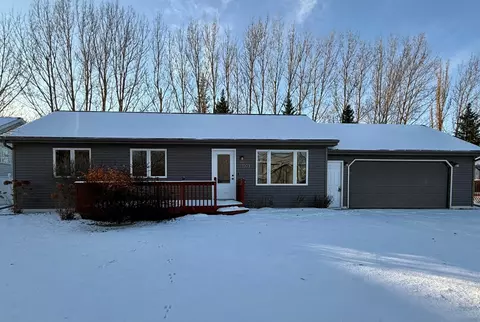 1503 Meadowlark Ct, Thief River Falls, MN 56701