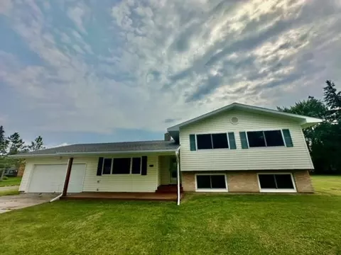 303 1st St SW, Baudette, MN 56623