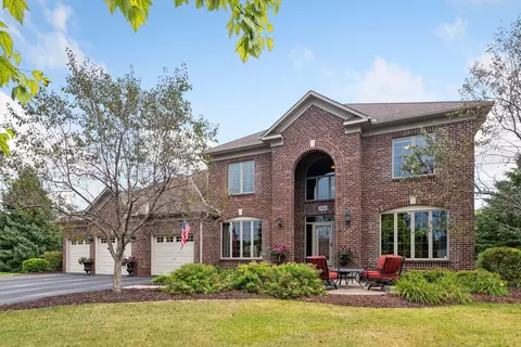 8061 Stone Creek Ct, Minnetrista, MN 55375