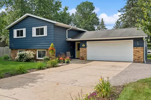 25 Fairway Dr, Monticello, MN 55362