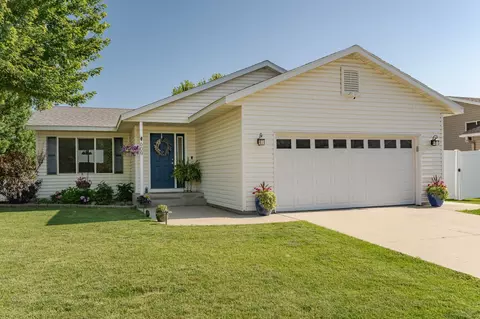 609 3rd St NE, Byron, MN 55920
