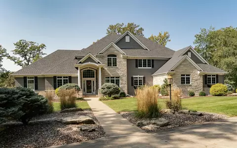 1120 Chippewa Dr NW, Rochester, MN 55901