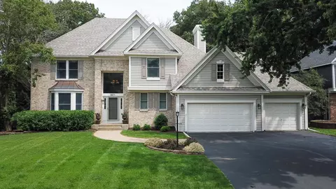 8971 Hunters Trl, Woodbury, MN 55125
