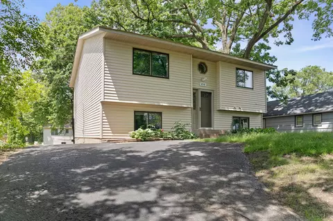 656 Goodwin Ave N, Oakdale, MN 55128